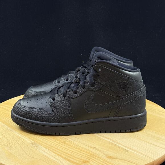 Nike Air Jordan 1 Mid Black GS 5.5Y / Wmns 7 554725-091 Brand New Sneakers - Picture 7 of 10